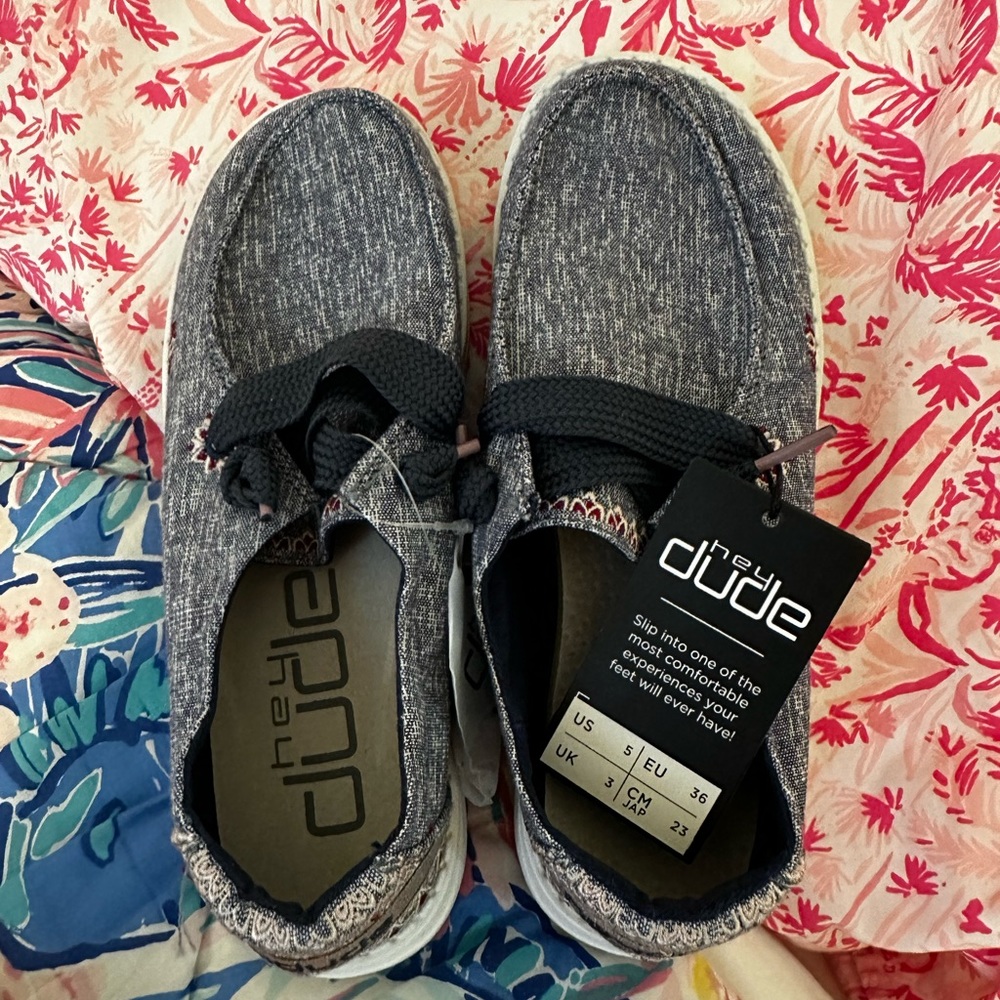 Size 5 Hey Dude Shoes